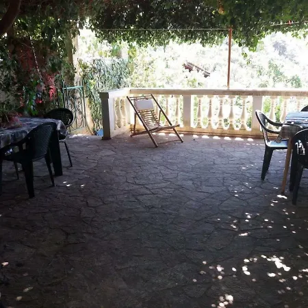 Apartman Irena * Nečujam